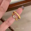 Anillo Estilo Vintage Francés para Mujer, Lujo Ligero, Sensación de Alta Gama, Diseño de Nicho, Banda de Anillo para Dedo Índice Retro, Banda Lisa de Moda