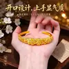 Pulseira Floral Banho de Ouro em Latão Cravejada com Diamantes, com Toque Luxuoso e Sofisticado, Bracelete Aberto Dourado Clássico e Simples Que Não Desbota com o Tempo