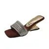 Elegantes Sandalias de Cuña de Verano para Mujer Estilo Francés para el Trabajo Modelo Nuevo con Punta Cuadrada Exquisita y Pedrería 2026