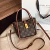Bolso de mano transfronterizo con estampado floral vintage para mujer, nueva moda 2025, lujo ligero, diseño retro, bolso de hombro pequeño, diseño de nicho, bolso cruzado