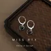 Monólogo Doce e Cool Brincos de Amor Preto Esmaltado Personalizados, Brincos Geométricos de Temperamento de Nicho da Moda, Mais Fáceis de Combinar