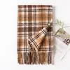 Bufanda gruesa de cuadros para otoño e invierno para niñas, calentador de cuello de invierno para parejas y estudiantes, elegante y cálido para ir al trabajo, chal con flecos estilo coreano
