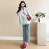 Moletom de Maternidade 2025 Outono Inicial Novo com Capuz Patchwork Renda Design de Nicho Mãe Moderna Versátil Top Simples