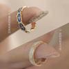 Anillo de esmalte con temperamento para mujer, diseño de nicho de circonita verde pavo real, anillo de dedo índice de lujo accesible y moderno con arte.