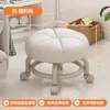 Banqueta Pequena Giratória com Rodas, Banqueta Móvel para Sala de Estar, Banqueta Baixa para Limpeza de Cantos, Banqueta para Limpar o Chão, Cadeirinha para Criança Pequena, Banqueta para Trocar Sapatos