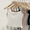 Entrega en una sola pieza Camisola de encaje blanco europeo con costuras para mujer, ropa interior de primavera y verano para vacaciones, top corto liso