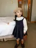 Conjunto de Vestido Chaleco Plisado para Niña 2026 Otoño Estilo Universitario para Niña Pequeña Camisa Blanca de Manga Larga con Cuello de Volantes Conjunto de Dos Piezas