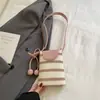 Bolsa Listrada de Nicho para Mulheres, Nova Bolsa de Ombro para o Verão 2026 para o Trabalho, Bolsa Transversal Exquisita para Celular para Passeios