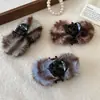 Presilha de Cabelo Fofa com Pom-Pom para Outono e Inverno para Mulheres, Mini Grampo de Cabelo de Alta Qualidade para a Parte de Trás da Cabeça, Presilha de Tubarão para Meio Preso, Presilha Lateral para Cabelo Solto