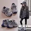 Tênis Esportivos para Meninas 2025 Primavera & Outono Novos Sapatos para Meninos Sapatos de Papai Infantis Malha Respirável Casual Tênis de Corrida