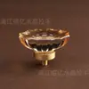 Manijas de latón y cristal estilo francés para zapateros, armarios y alacenas, suministradas por el fabricante, que ofrecen manijas pequeñas elegantes, sencillas y versátiles.