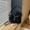 Bolsa de mão de design nicho, de alta qualidade, transfronteiriça para mulheres, nova coleção outono 2026, bolsa de ombro versátil, estilo coreano retrô, simples