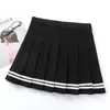 Saia plissada de cintura alta em estoque, saia curta feminina, saia de outono, estilo preppy, versão coreana, cor sólida, saia evasê anti-exposição, atacado