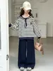 Conjunto de otoño para niña 2026 nuevo estilo: Sudadera a rayas con cuello azul marino y jeans de pierna ancha, un conjunto elegante de dos piezas para niñas mayores