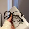 Novos óculos de grau fotocromáticos com proteção contra luz azul, armações estilosas de alta qualidade, armações quadradas da moda para mulheres, efeito emagrecedor, visual natural
