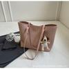 Bolso Tote Tejido de Gran Capacidad para Mujer 2024 Nueva Moda Explosiva Bolso de Hombro Textura Simple Bolso para Ir al Trabajo