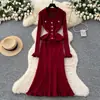Vestido de Tricô com Fivela Pesada Metalizada Estilo Chanel para Socialites, Decote V, Ajuste na Cintura com Babados e Patchwork para Mulheres