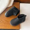 Botas de Neve para Meninas 2025 Inverno Novo Sapatos de Algodão Infantil com Lã e Algodão de Neve Espesso Botas de Algodão Quentes para Meninos
