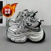 Sapatos femininos prateados de plataforma com aumento interno de altura, nova coleção outono 2026, tênis plataforma estilosos, casuais e esportivos, populares entre influenciadores