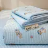 Funda de Cama Cálida Engrosada Juego de Tres Piezas Vellón de Leche Temporada de Otoño e Invierno Protector de Cama Cubierta de Cama Más Terciopelo Simple para Cama Cubierta Protectora