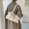 Bolso de hombro tipo biker de cuero con cera aceitosa de moda estilo coreano, bolso tote de gran capacidad para mujer, bolso de hombro vintage versátil y moderno para el día a día.