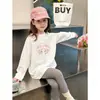 Camiseta de manga comprida para meninas, novo modelo primavera e outono 2026, camiseta básica de outono para crianças, blusa para crianças mais velhas, roupa de outono 100% algodão, estilo ins