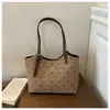 Bolso de mano lindo con lunares de gran capacidad para viajes transfronterizos, bolso de hombro de moda estilo coreano 2026, bolso de axila y bolso tote, disponible en stock