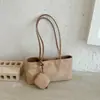 Bolsa Tote Minimalista Fosca Bolsa de Ombro Feminina Outono Inverno Nova Versátil para o Dia a Dia Camurça Pelúcia Cesta Bolsa de Ombro Única