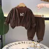 Traje de Béisbol de Primavera para Niños 2025 Nuevo Conjunto de Tres Piezas Ropa de Moda para Primavera y Otoño Cárdigan Elegante Traje Infantil