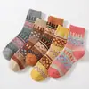 Meias de Lã Tricotadas Distintivas Outono e Inverno Estilo Étnico Meias Vintage Meias de Lã com Forro de Fleece Espessadas Armazenamento de Calor de Inverno Quentes