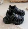 Nuevo modelo de zapatillas deportivas de playa suaves para niños, zapatos de bebé, sandalias cerradas antideslizantes de verano para niños y niñas 2026