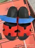Pantuflas de comercio exterior para mujer, nuevo estilo 2025, diseño color block, casual y versátil, suela gruesa, con correas de velcro, sandalias de playa de moda
