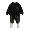 Conjunto de Calça e Blazer de Veludo com Estampa de Leopardo para Meninos Inverno 2025 Novo Estilo Coreano Conjunto de Duas Peças de Veludo para Crianças Pequenas e Médias