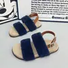 Sandálias abertas estilo francês com solas grossas, chinelos de meia da moda e versáteis, nova coleção de outono 2026, sapatos peludos estilo fada delicados