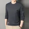 Bestseller de transmisión en vivo: Sudadera de manga larga y cuello redondo con un look sofisticado, una nueva colección de otoño para hombre, estilo coreano, moderna y versátil, camiseta básica