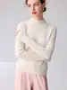 Suéter de cashmere ready-to-wear de primeira linha para mulheres, apresentando gola semi-alta, um design simples e confortável, e estilo versátil. Feito 100% de caxemira, é perfeito como camada base