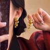 Pendientes de borlas con flores doradas de estilo chino, hojas rotas bañadas en oro, elegantes y retro de alta gama, de estilo nacional.