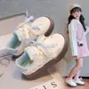 Tênis de Skate Feminino 2026 Velcro Bordado de Desenho Cadarços Xadrez Solado Macio Antiderrapante Tênis Esportivo Versátil Casual para Primavera e Outono