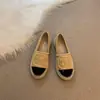 Sapatos Femininos de Lona Estilo Chanel 2026 Primavera Novos Sapatos para Gestante com Solado Macio Sapatos Flats Slip-On Color Block
