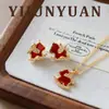 Nuevo Collar con Colgante Versátil de Caballo Rojo con Circonita Microincrustada, Estilo Versátil de Lujo Ligero Nicho de Gama Alta para Mujeres