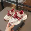 Sapatos para meninas 2026 novos tênis de malha respirável para primavera e outono, sapatos casuais versáteis leves de sola macia para crianças