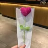 Un Pequeño Ramo de Flores de Hilo Rojo Ganó el Primer Premio en el Día de la Madre, una Recompensa para los Estudiantes en los Exámenes de Ingreso a la Preparatoria y la Universidad, y un Regalo para el Día de la Mujer