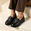 Sapatos de Couro Ultra-fibra de Tamanho Grande para Meia-idade para Todas as Estações Sapatos Individuais Femininos Novo Estilo Primavera e Outono Sapatos para Mãe Sapatos de Couro para Mulheres de Meia-idade e Idosas Sola Reta Sola Macia