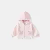 Estilo Novo da Primavera de 2026 Jaqueta com Capuz de Malha Listrada para Meninas Roupa de Primavera para Bebê Menina Top para Crianças com Acabamento em Renda