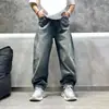 Nueva tendencia de principios de otoño: pantalones stylish y únicos de estilo retro americano con dobladillo curvo, pantalones vaqueros holgados de moda casual para hombre