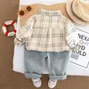 Traje de Otoño 2025 Nuevo Casual Niños Primavera y Otoño Camisa de Cuadros Manga Larga Conjunto de Tres Piezas Fábrica de Origen Venta al por Mayor