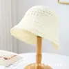 Sombrero de Cubo Tejido Hueco de Color Sólido Estilo Coreano y Japonés con Abertura Trasera para Mujer, Nuevo Sombrero Versátil de Sol para Primavera/Verano que Hace que la Cara Parezca Más Pequeña, de Moda