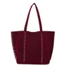 Bolso de Hombro Grande de Cuero Retro de Nicho para Mujer 2025 Principios de Otoño Tendencia Suave Remache Bolso de Hombro Único de Alta Gama