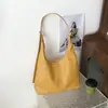 Bolsa de Ombro Única com Textura Trançada Nova para o Verão de 2026 Moda para o Dia a Dia Bolsa de Axila Bolsa Tote Simples Bolsa de Mão de Alto Valor