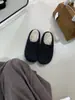 Pantuflas mullidas de invierno 2025 para mujer, estilo nuevo, planas y cómodas, versátiles para usar en exteriores, con forro de felpa